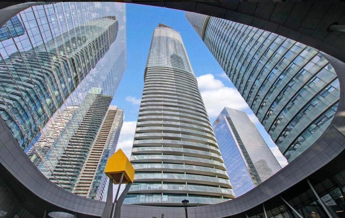 New Milliondollarview49thfloor Cn Tower Apartment